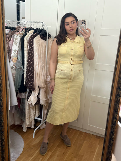 Dress with belt