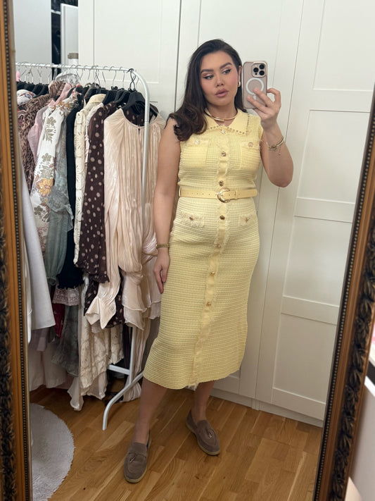 Dress with belt